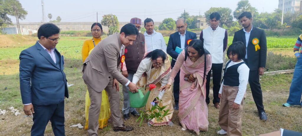 गौतम इंस्टिट्यूट ऑफ़ नर्सिंग एंड पैरामेडिक्स ने मनाया 14वां स्थापना दिवस 2 1000391370