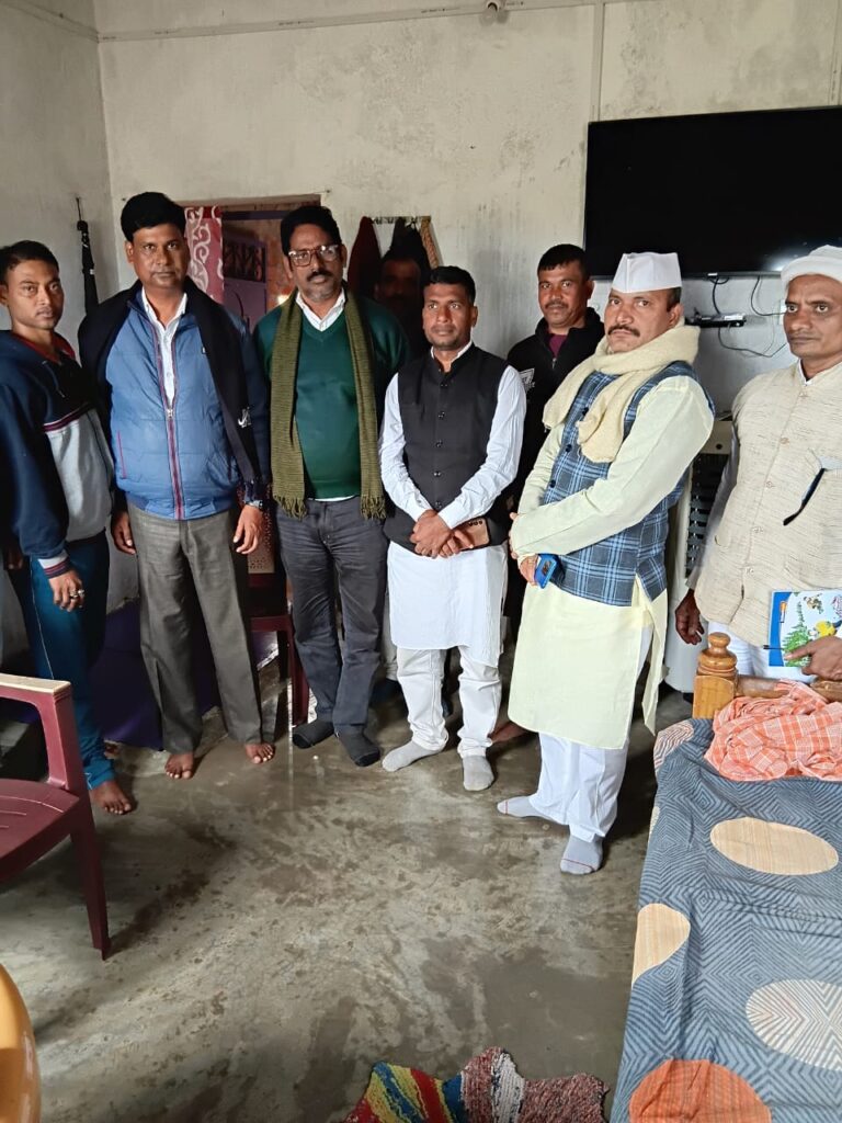 लोकतांत्रिक जन विकास पार्टी के राष्ट्रीय अध्यक्ष अरमान देव उर्फ मुकेश धानुक का शेखपुरा दौरा 3 1000425849