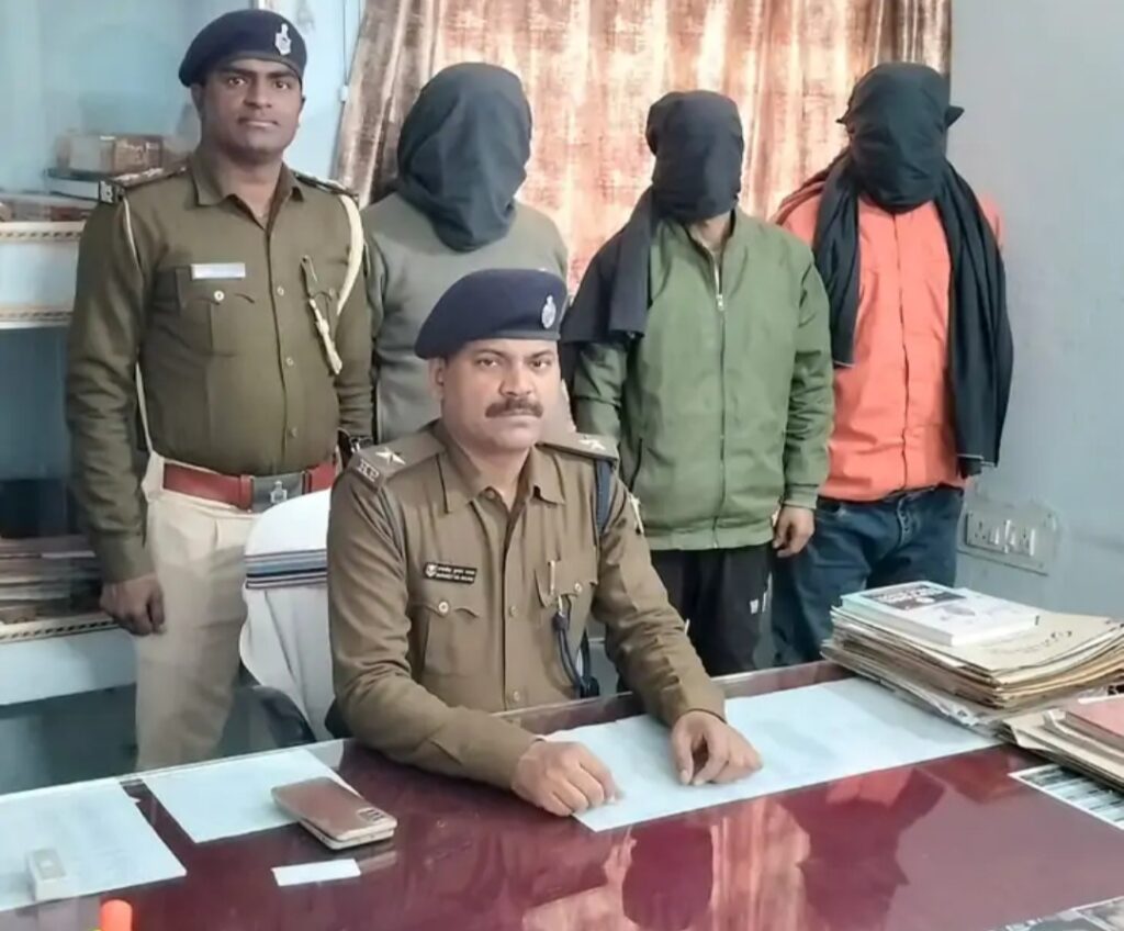 घर में घुसकर लूटपाट करने वाले तीन बदमाश गिरफ्तार, कट्टा, कारतूस और बाइक बरामद 1 Screenshot_20241228_120641_Dainik-Bhaskar
