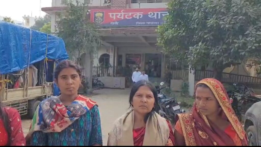 राजगीर: ब्रह्मकुंड स्नान के दौरान दर्जनों महिला पर्यटकों के गहने चोरी, पुलिस की निष्क्रियता पर सवाल 1 Screenshot_20241230_103239_Gallery