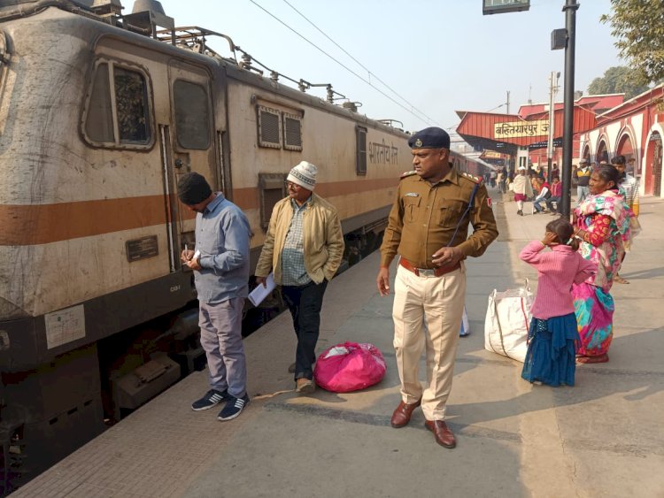बख्तियारपुर जंक्शन पर दुमका इंटरसिटी का इंजन फेल, यात्री परेशान 1 image_750x_6761456e4faab