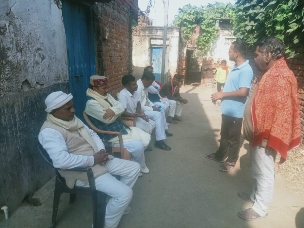 रोड दुर्घटना में मृतक कार्यकर्ता के परिवार से मिलने पहुंचे लोकतांत्रिक जन विकास पार्टी के राष्ट्रीय अध्यक्ष अरमान देव 2 1000457882