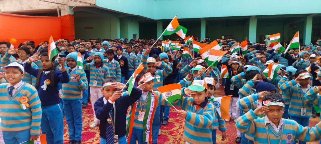 कैरियर पब्लिक स्कूल में 76वां गणतंत्र दिवस धूमधाम से मनाया गया 3 1000474550