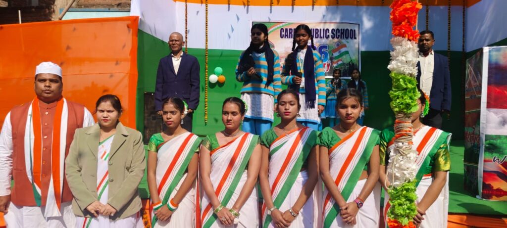 कैरियर पब्लिक स्कूल में 76वां गणतंत्र दिवस धूमधाम से मनाया गया 2 1000474551