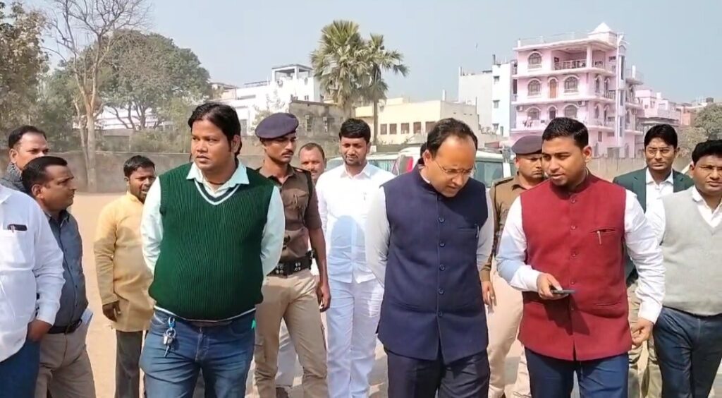 नालंदा जिलाधिकारी शशांक शुभंकर ने हिलसा अनुमंडल का किया निरीक्षण 3 1000479247