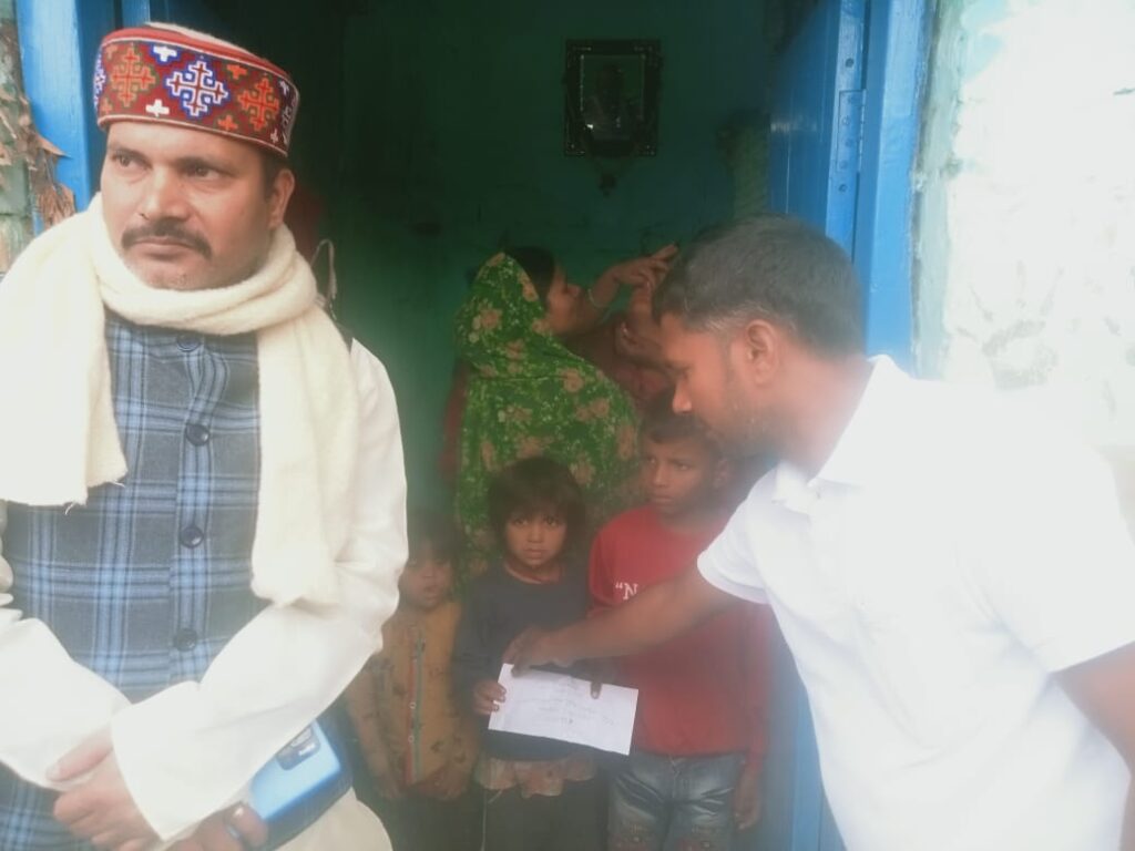 रोड दुर्घटना में मृतक कार्यकर्ता के परिवार से मिलने पहुंचे लोकतांत्रिक जन विकास पार्टी के राष्ट्रीय अध्यक्ष अरमान देव 1 IMG-20250118-WA0086