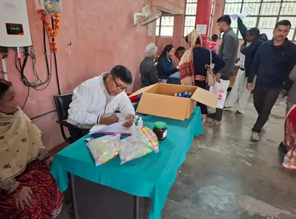 नि:शुल्क स्वास्थ्य सेवा की पहल: रेड क्रॉस ने आयोजित किया विशेषज्ञ चिकित्सकों का शिविर 1 janch shivir