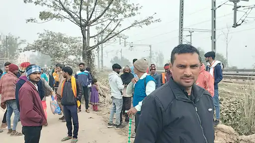 नालंदा में नवजात शिशु का शव बरामद: रेलवे गुमटी के पास कार्टन में मिला शव, जांच में जुटी पुलिस 1 station