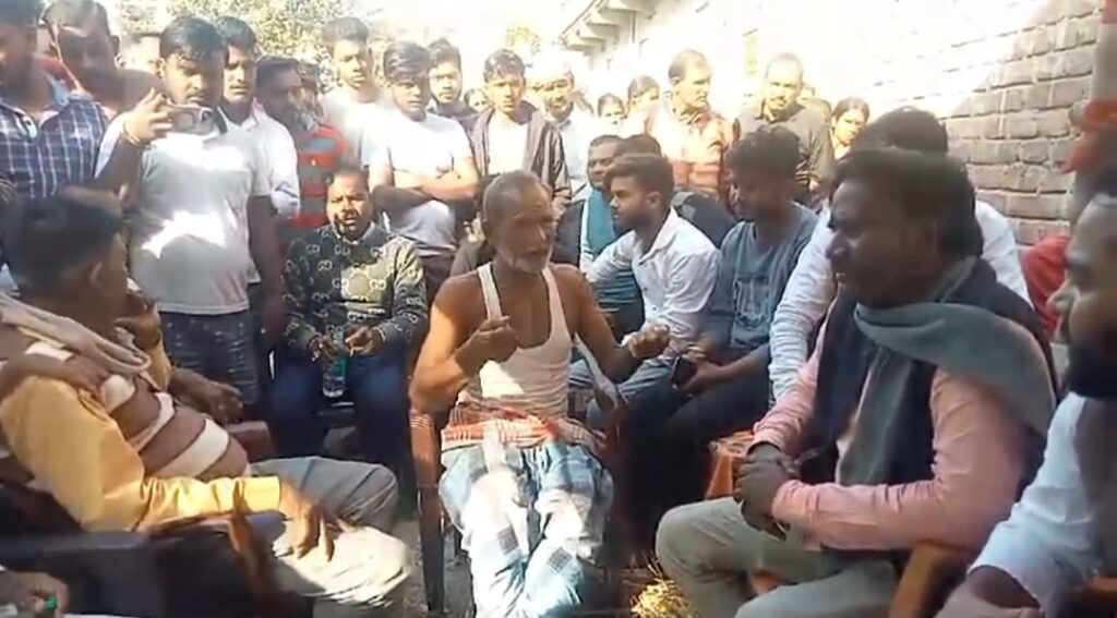 लोकतांत्रिक जन विकास पार्टी के राष्ट्रीय अध्यक्ष अरमान देव ने बेलधा गांव में पीड़ित परिवारों से की मुलाकात 4 1000500429
