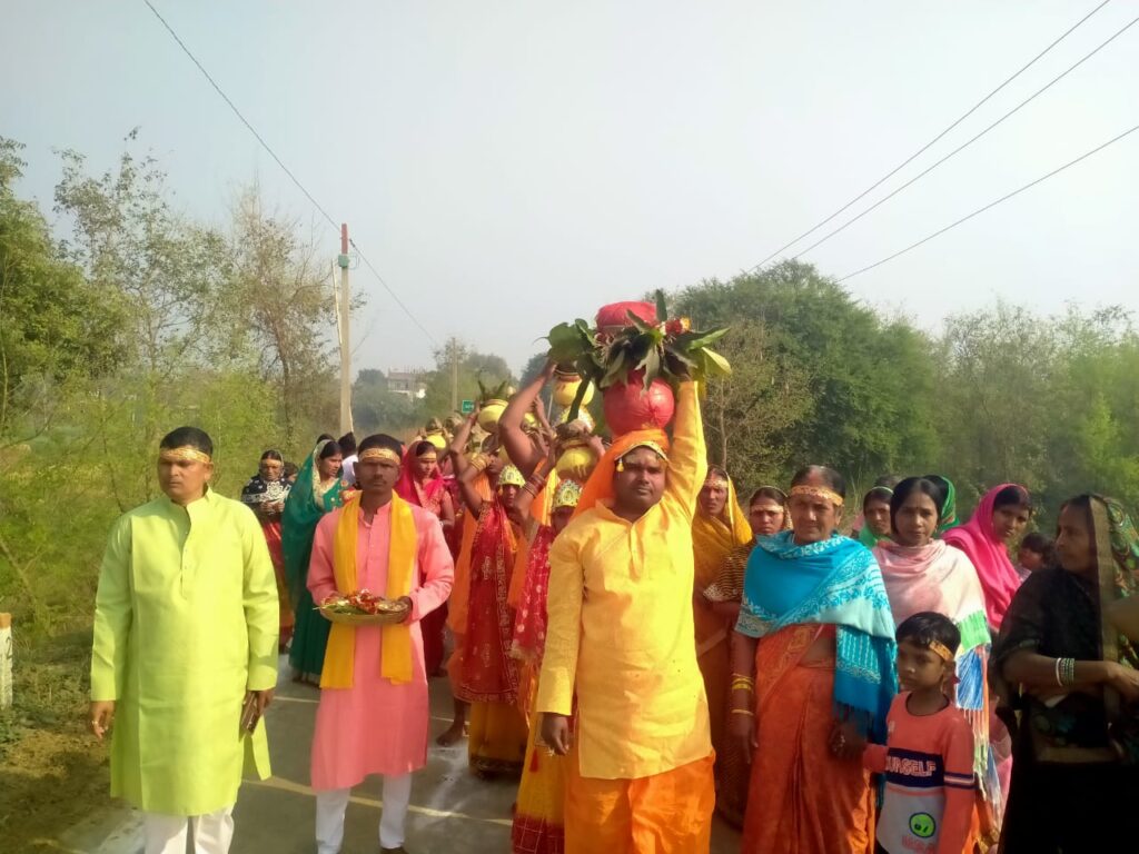 175 कुमारी कन्याओं ने निकाली भव्य कलश शोभा यात्रा, 48 घंटे का अखंड कीर्तन प्रारंभ 2 1000518749