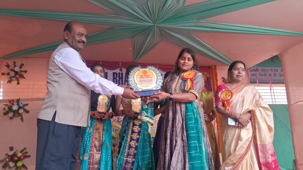 बाल भारती पब्लिक स्कूल का 16वां वार्षिकोत्सव हर्षोल्लास के साथ संपन्न 7 1000529147