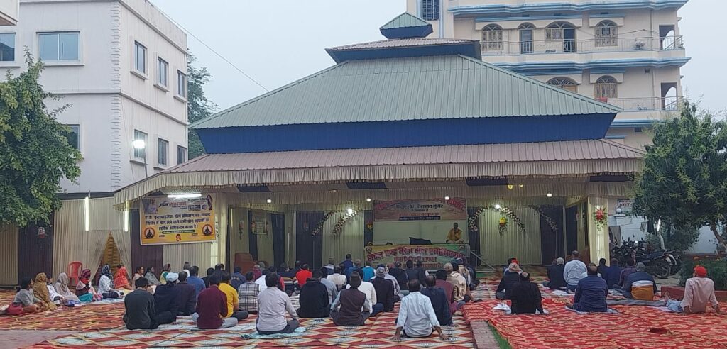 लायंस क्लब ऑफ़ नालंदा ने योग प्रशिक्षण एवं साधना शिविर में सेवा और जलपान स्टॉल लगाया 1 IMG-20250222-WA0063
