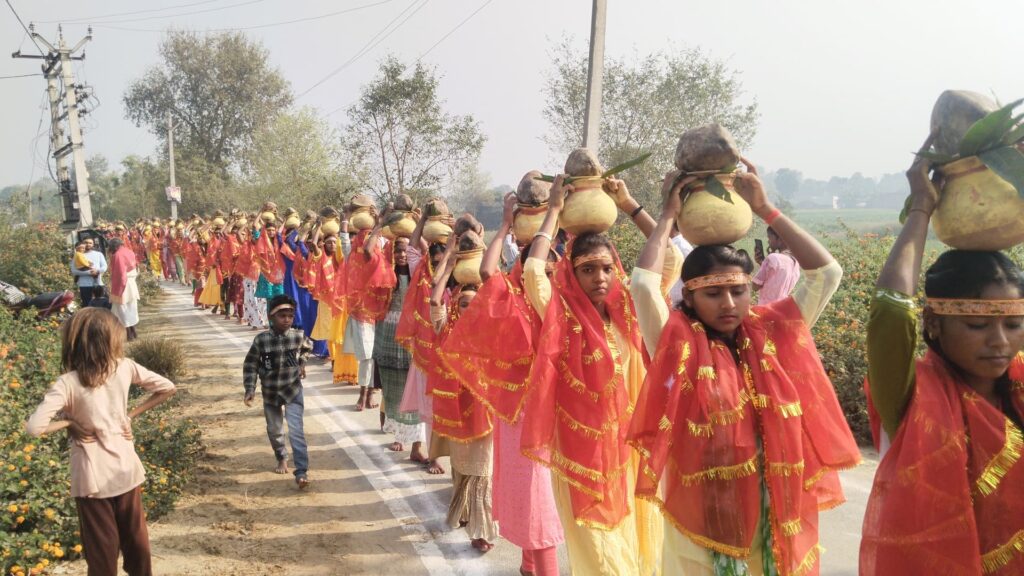 175 कुमारी कन्याओं ने निकाली भव्य कलश शोभा यात्रा, 48 घंटे का अखंड कीर्तन प्रारंभ 1 IMG-20250222-WA0147