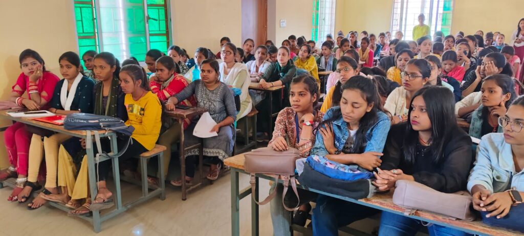नालंदा महिला कॉलेज में नेशनल अप्रेंटिसशिप ट्रेनिंग स्कीम के तहत करियर गाइडेंस प्रोग्राम का आयोजन 1 IMG-20250224-WA0108