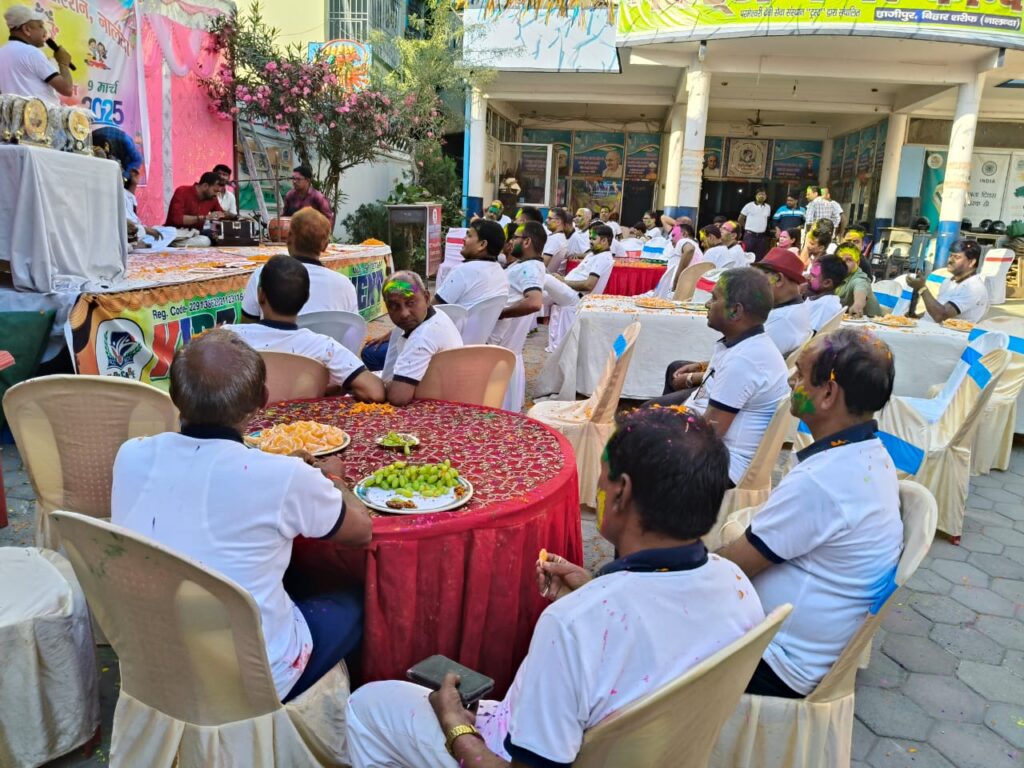 प्राइवेट स्कूल एसोसिएशन, नालंदा द्वारा होली मिलन समारोह का भव्य आयोजन 3 1000547192