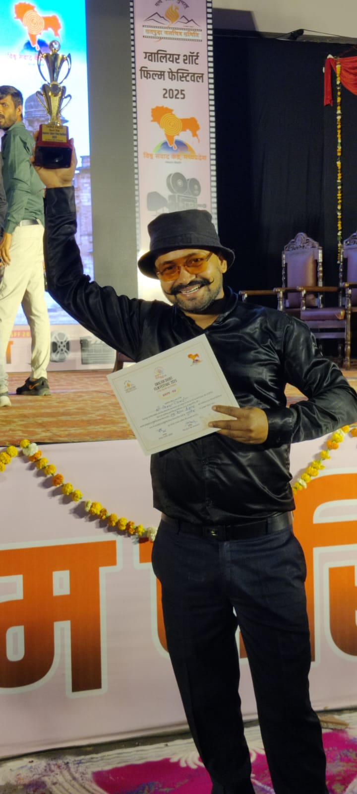 मध्य प्रदेश के बरेठा गांव के रजत राजपूत को मिला ग्वालियर शॉर्ट फिल्म फेस्टिवल में अवार्ड 1 IMG-20250313-WA0026