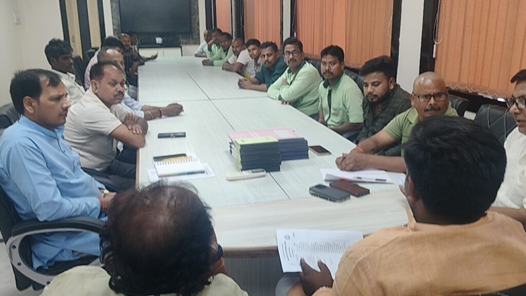 सरस्वती विद्या मंदिर में साधारण सभा के सफल आयोजन के बाद आचार्यगण हुए सम्मानित, नया सत्र 16 अप्रैल से आरंभ 3 1000610535