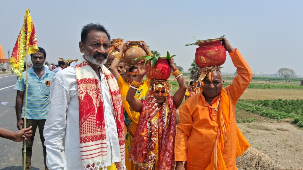 भेड़िया गांव में भव्य प्राण प्रतिष्ठा समारोह, निकाली गई 131 कलशों की शोभायात्रा 2 1000613265