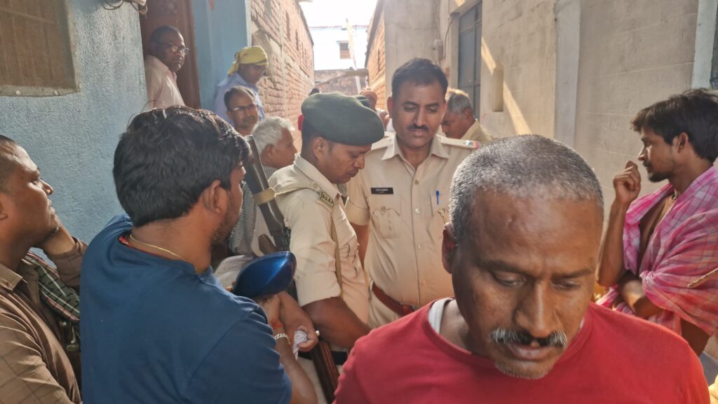 नालंदा में दो भाइयों के घर में चोरी: बदमाशों ने 10 लाख की संपत्ति पर किया हाथ साफ, पुलिस को मौके पर पहुंचने में लगे 7 घंटे 3 1000638291