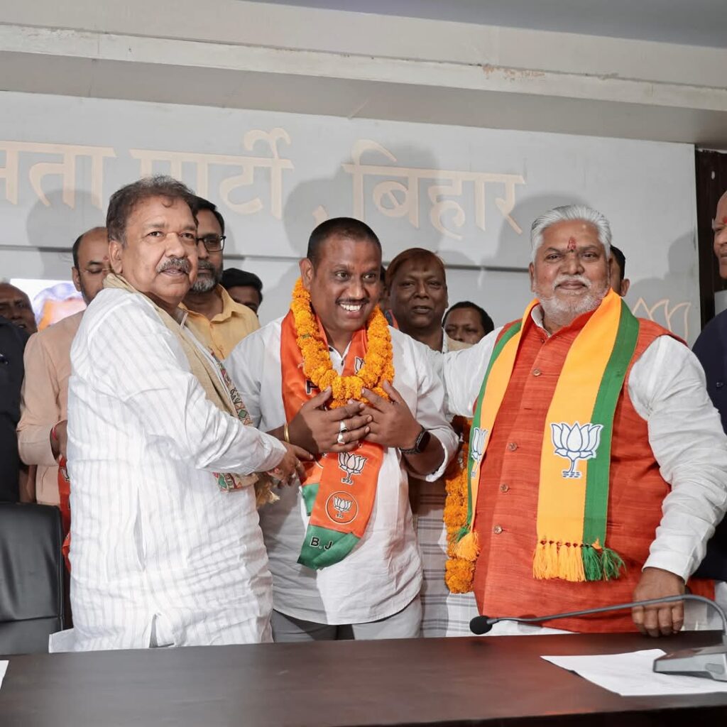 प्रदेश अध्यक्ष डॉ. दिलीप जसवाल और मंत्री प्रेम कुमार चंद्रवंशी ने दिलाई भाजपा की सदस्यता 1 IMG-20250403-WA0078