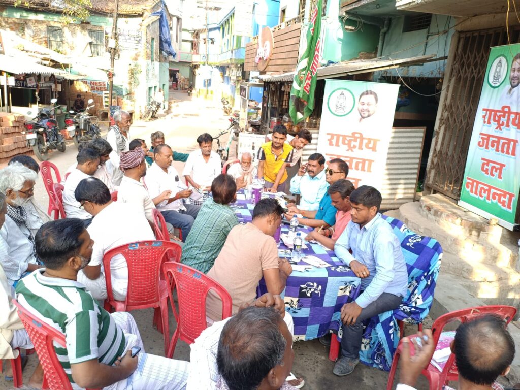 विश्व पुस्तक दिवस पर राजद का सदस्यता अभियान, बच्चों को वितरित की गई पुस्तकें 1 IMG-20250423-WA0116