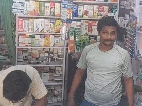 बिहारशरीफ में मेडिकल शॉप में चोरी: वेंटिलेशन तोड़कर घुसे चोर, लैपटॉप, हार्ड डिस्क और 40 हजार नकद ले उड़े 1 crime-news