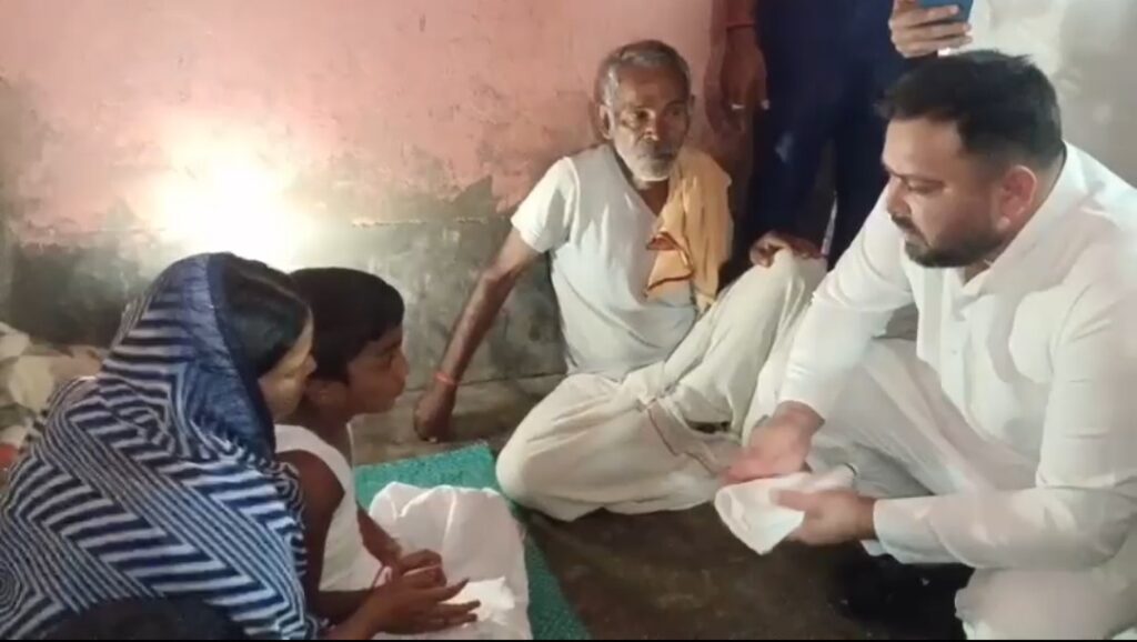 शहीद जवान सिकंदर रावत को तेजस्वी यादव ने दी श्रद्धांजलि, RJD ने दी एक लाख की आर्थिक मदद: शहीद का दर्जा देने की मांग 3 1000666583