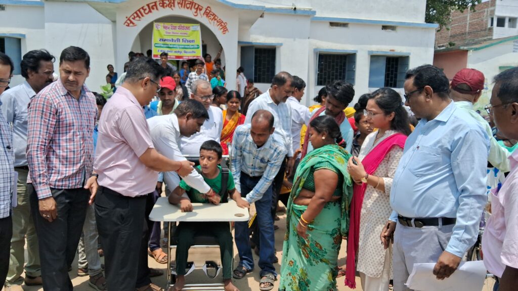 समावेशी शिक्षा की मिसाल, दिव्यांग बच्चों को मिला सहारा : 150 दिव्यांग बच्चों के बीच नि:शुल्क सहायक उपकरणों का वितरण 2 1000667400