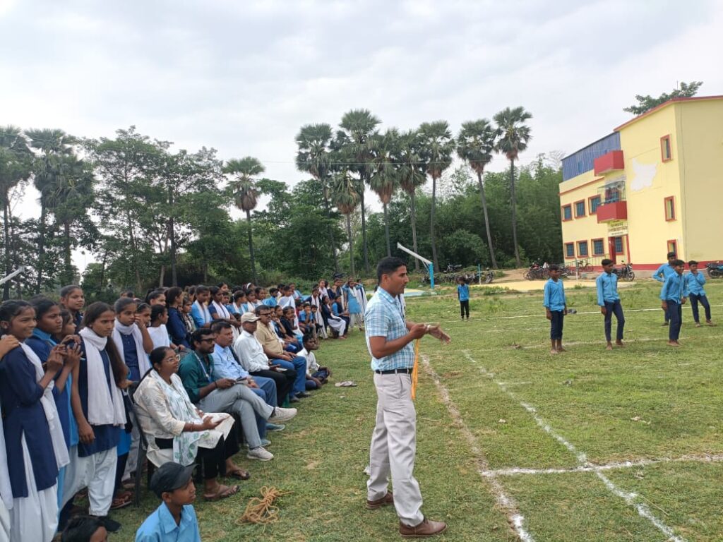 प्रखंड स्तर पर "मशाल 2024" खेल प्रतियोगिता का भव्य आयोजन, सैकड़ों छात्र-छात्राओं ने लिया उत्साहपूर्वक भाग 2 1000670321
