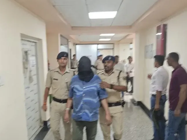 नालंदा पुलिस की बड़ी कार्रवाई: कुख्यात अपराधी अकबर मलिक भारी मात्रा में अवैध हथियारों के साथ गिरफ्तार 2 1000678191 edited