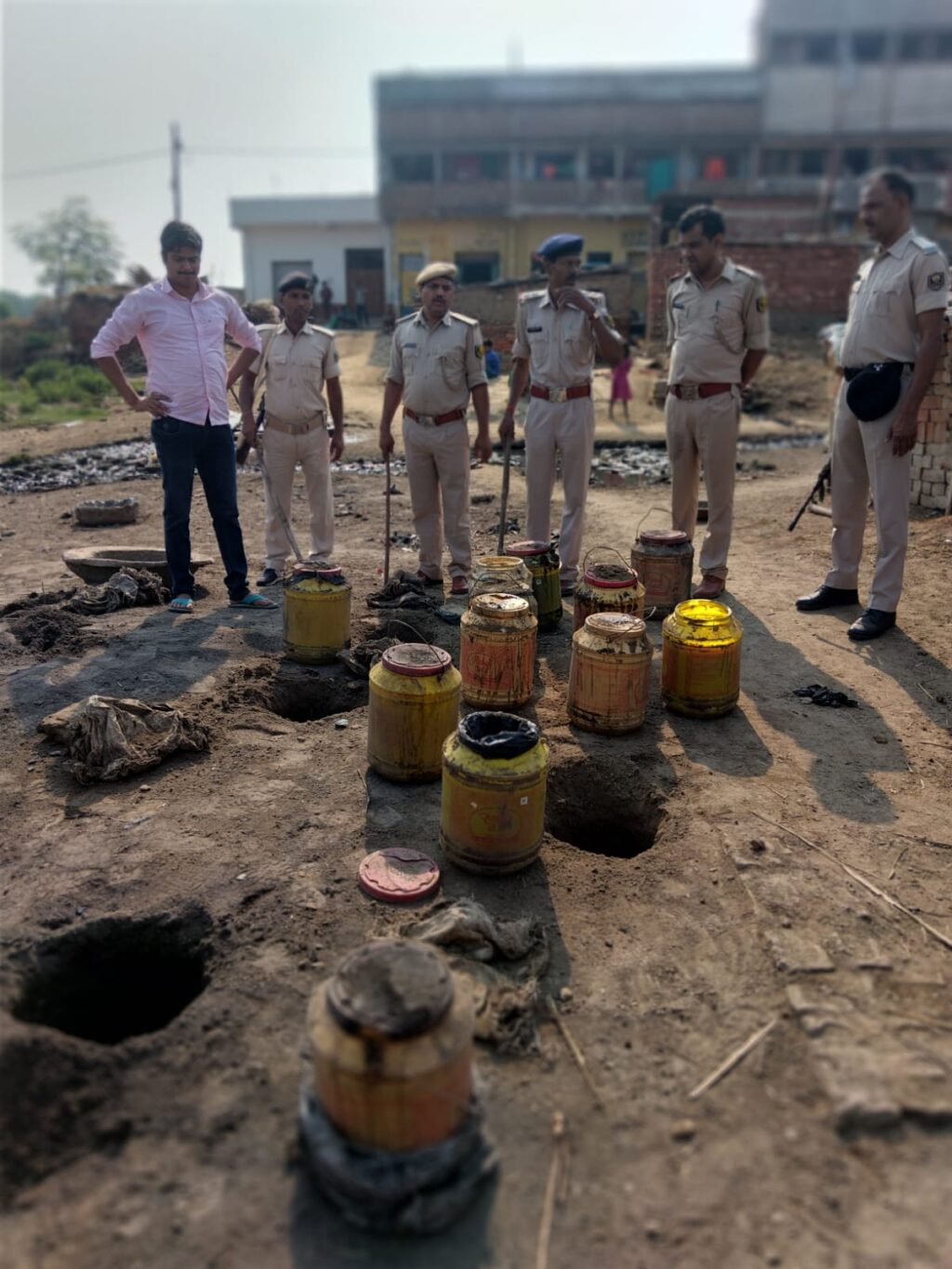 कतरीसराय में चुलाई शराब के खिलाफ बड़ी कार्रवाई, एक महिला गिरफ्तार, सड़ा हुआ छोवा किया गया नष्ट 1 IMG-20250504-WA0102