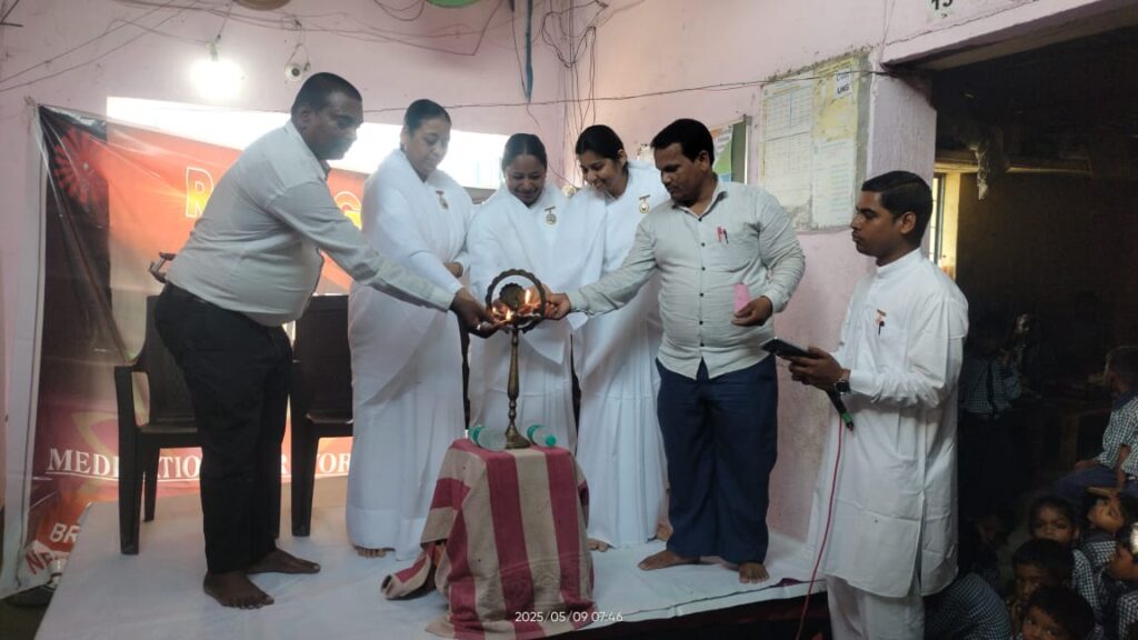 ब्रह्माकुमारी सेवा केंद्र द्वारा आयोजित राजयोग सत्र में बच्चों को मिली सकारात्मक सोच की दिशा 1 IMG-20250509-WA0054