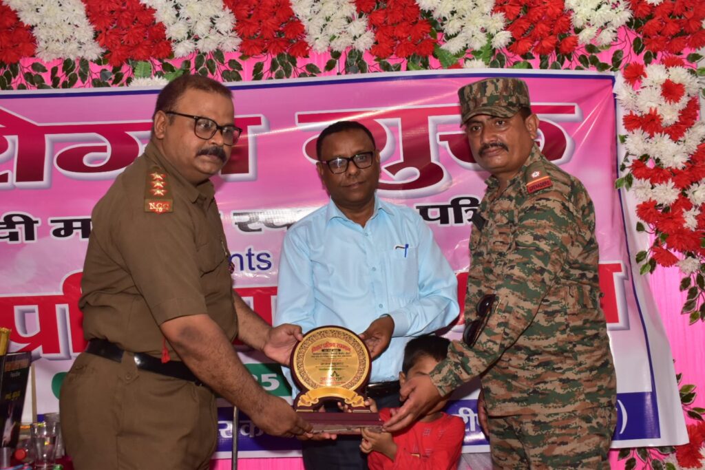 बिहार प्रतिभा सम्मान: शिक्षा क्षेत्र में अजय कुमार का योगदान सराहनीय 1 IMG-20250525-WA0115