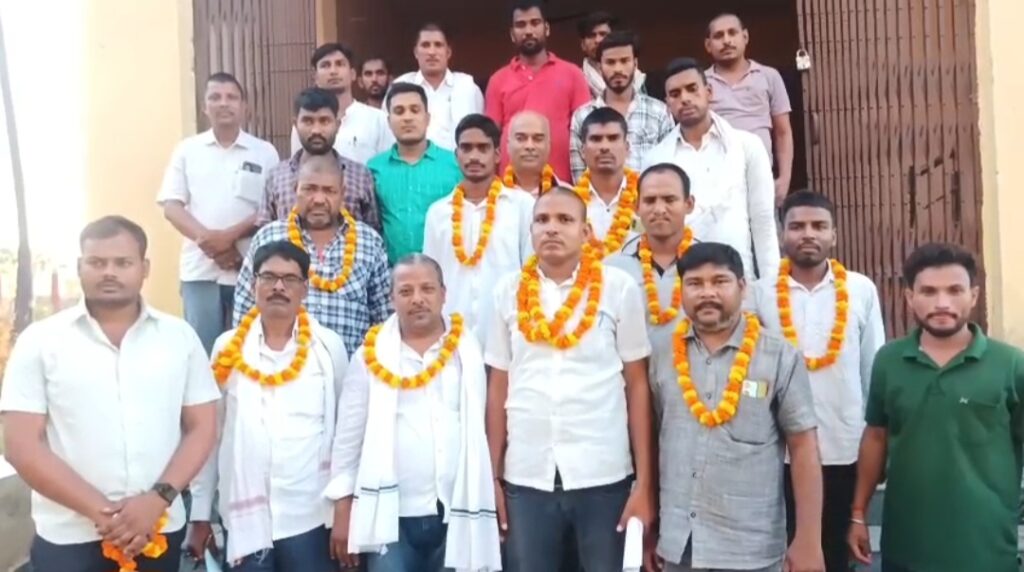 गिरियक प्रखंड में राजद की बैठक संपन्न, मोहम्मद तसदुक आजम पुनः प्रखंड अध्यक्ष मनोनीत 1 Screenshot_20250531_085231_WhatsApp