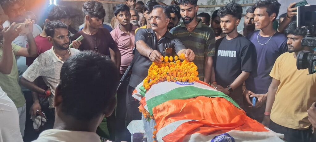 नालंदा पहुंचा आर्मी जवान का पार्थिव शरीर: जम्मू-कश्मीर में हुई थी सिकंदर राउत की मौत 2 sikandarrawat