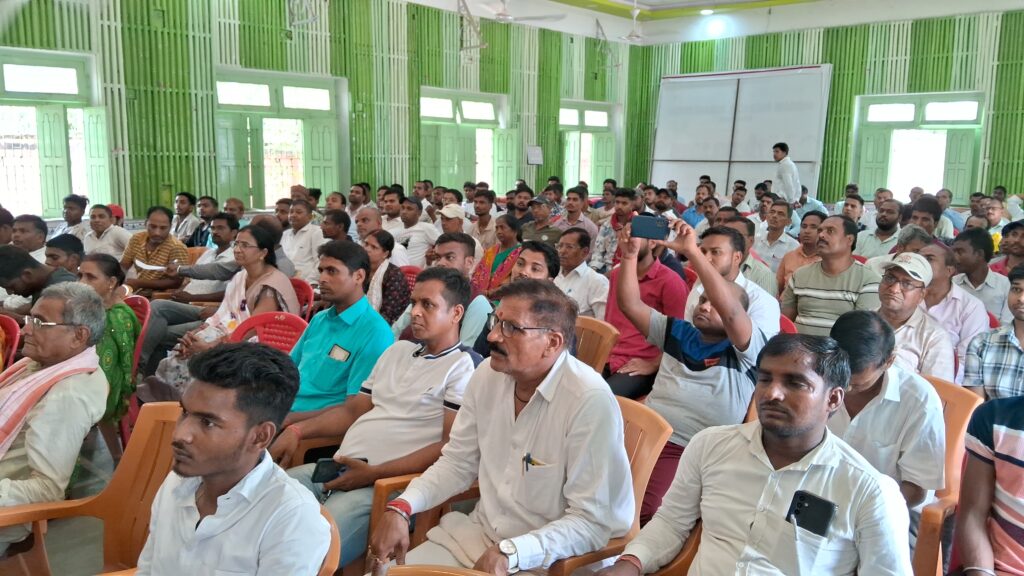 युवा संवाद कार्यक्रम में डॉ. सुनील कुमार ने किया युवाओं का मार्गदर्शन, स्वरोजगार को अपनाने और आत्मनिर्भर बनने का दिया संदेश 2 1000682978