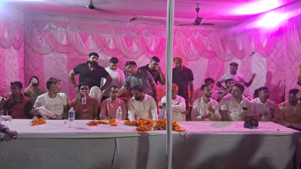 कांटापर "रोज नाइट क्रिकेट टूर्नामेंट" का भव्य उद्घाटन, समाजसेवी यासिर इमाम ने किया शुभारंभ 2 1000694896