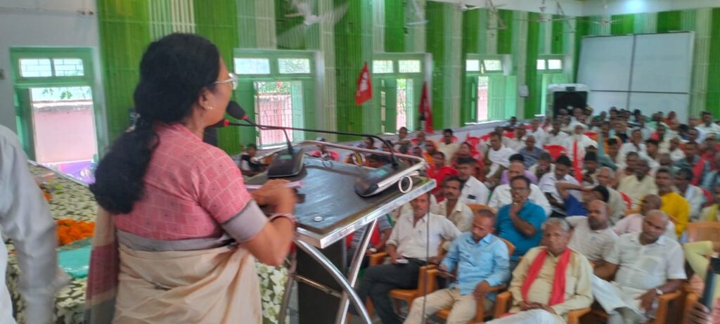 भाकपा (माले) महासचिव का. दीपंकर नालंदा पहुंचे ‘बदलो सरकार, बदलो बिहार’ संवाद में बोले – बिहार में बदलाव की आंधी 3 1000698549
