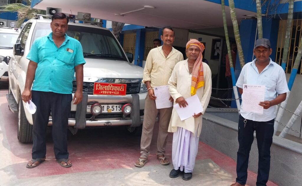 कारगिल बस पड़ाव को पुनः चालू करने की मांग, जिलाधिकारी को सौंपा गया ज्ञापन 1 IMG-20250531-WA0060