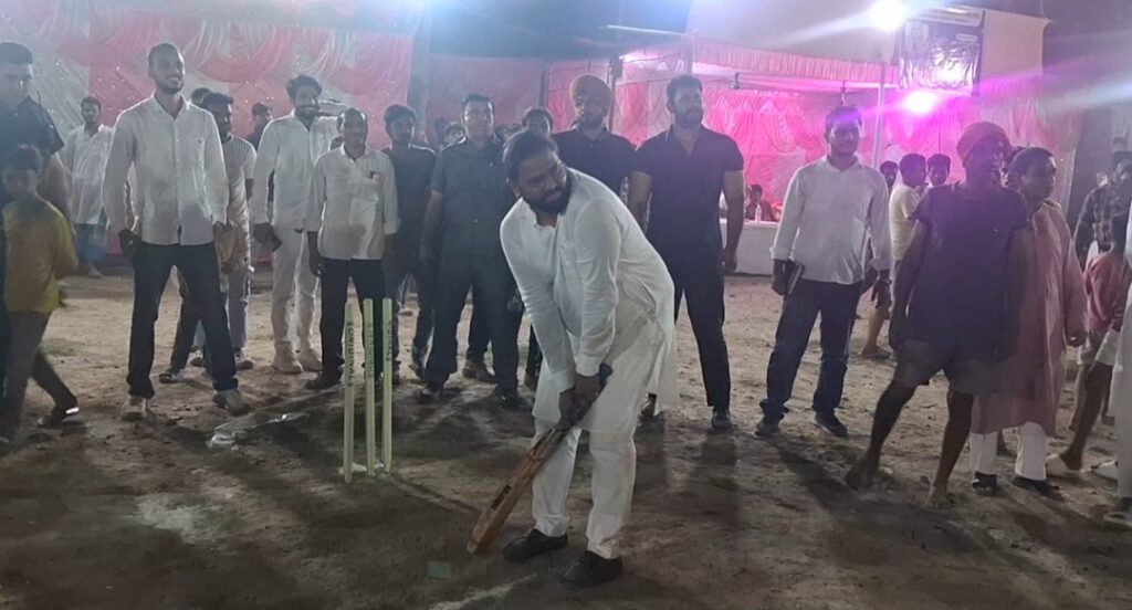 कांटापर "रोज नाइट क्रिकेट टूर्नामेंट" का भव्य उद्घाटन, समाजसेवी यासिर इमाम ने किया शुभारंभ 1 Screenshot_20250612_100326_Gallery