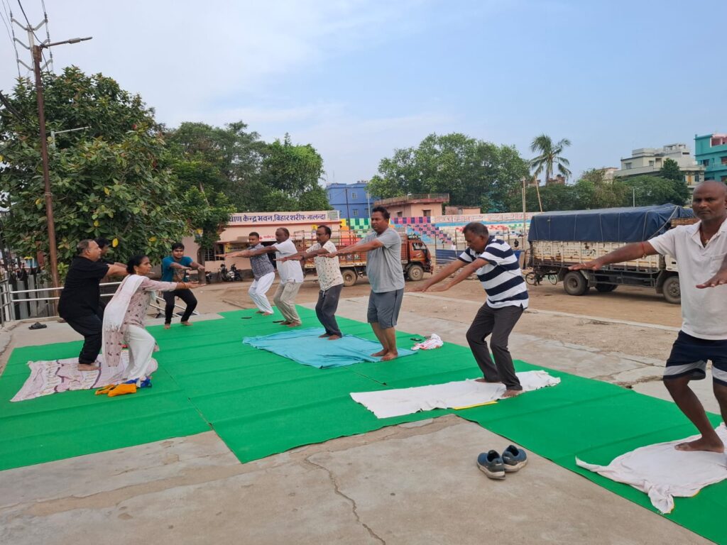 रेड क्रॉस सोसाइटी नालंदा द्वारा साप्ताहिक स्वास्थ्य जांच व योग शिविर का आयोजन, 211 मरीजों को मिला निःशुल्क इलाज 3 1000744159