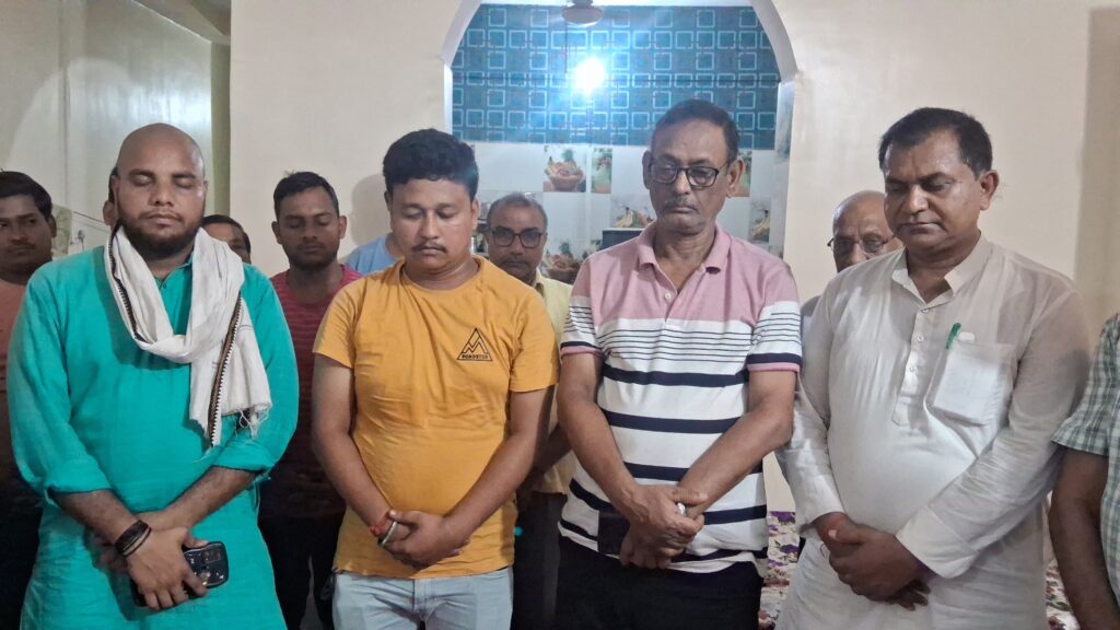 उद्योगपति गोपाल खेमका की हत्या पर तैलिक साहू सभा एवं व्यापारियों में आक्रोश, शोक सभा आयोजित 2 1000745026