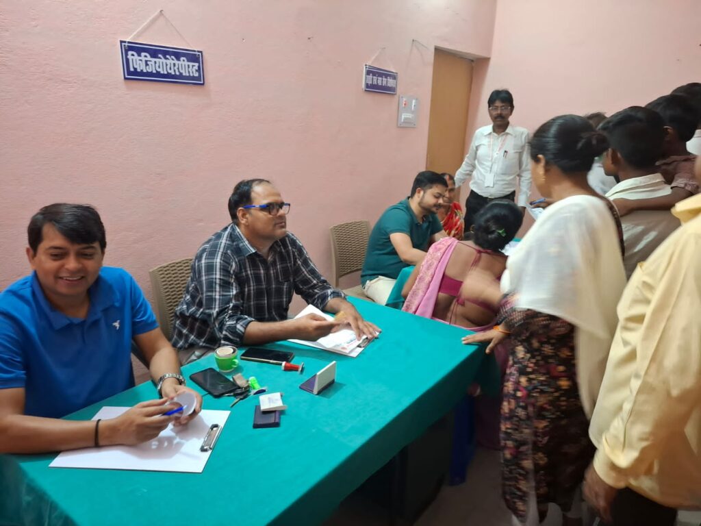 रेड क्रॉस सोसाइटी नालंदा द्वारा साप्ताहिक स्वास्थ्य जांच व योग शिविर का आयोजन, 211 मरीजों को मिला निःशुल्क इलाज 2 1000745266