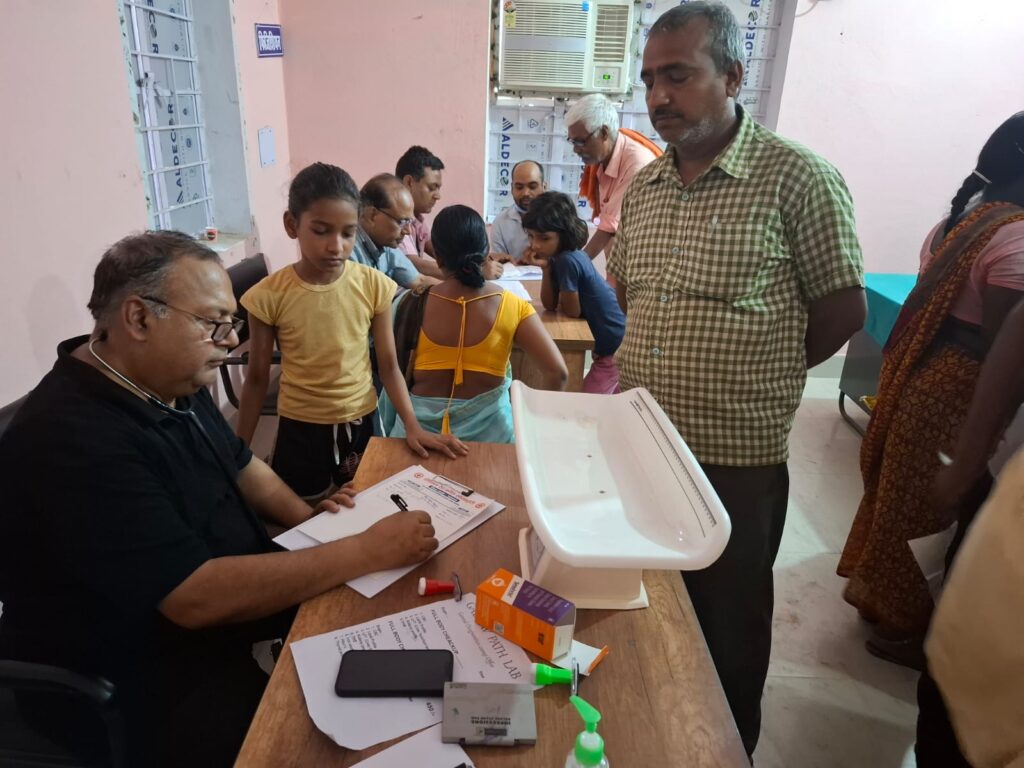 रेड क्रॉस सोसाइटी नालंदा द्वारा साप्ताहिक स्वास्थ्य जांच व योग शिविर का आयोजन, 211 मरीजों को मिला निःशुल्क इलाज 4 1000745267