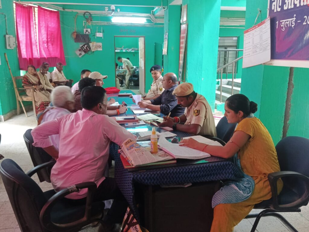 गिरियक में जनता दरबार में आठ मामलों का हुआ निष्पादन, जमीन बंटवारे और विवादों पर हुई सुनवाई 2 1000759340