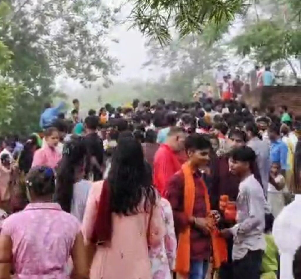 श्रावण मास की पहली सोमवारी पर उमड़ा आस्था का सैलाब, राजगीर में भोलेनाथ के जयकारों से गूंजा वैभार गिरी पर्वत 3 1000764222