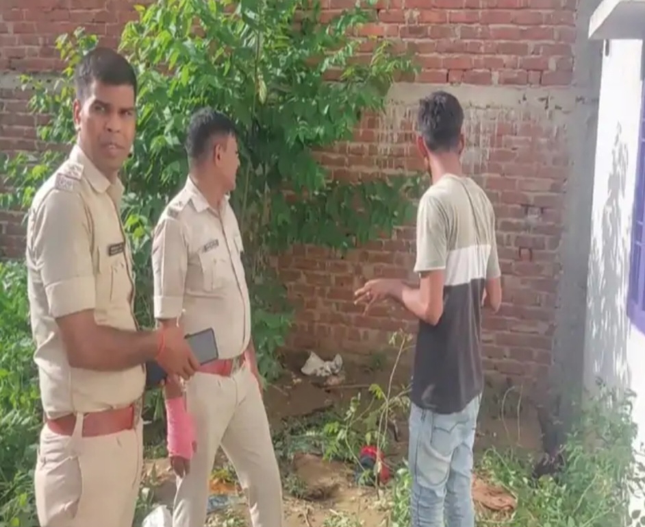चार दिन से लापता विवाहिता की लाश 6 फीट गड्ढे से बरामद, एकतरफा प्यार में की गई हत्या 2 1000765538