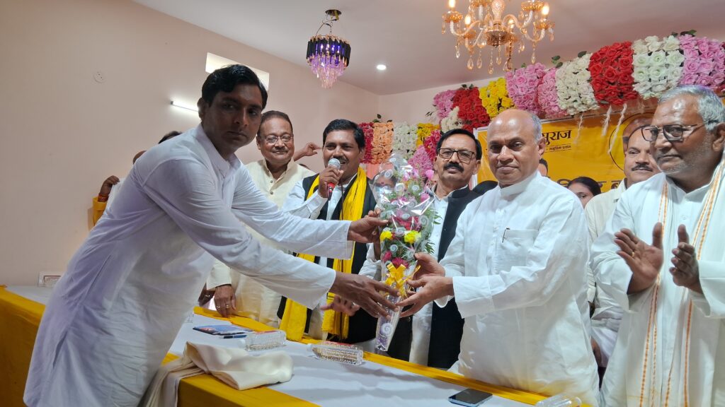 नालंदा में ‘बिहार बदलाव संवाद’ सभा, जन सुराज नेता आरसीपी सिंह ने किया संबोधित 2 1000777972