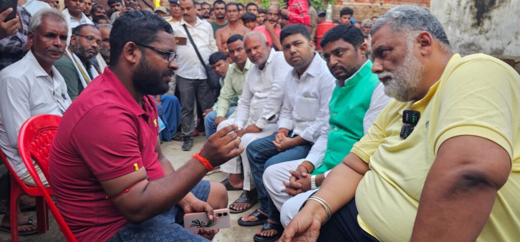 सिस्टम फेल, पप्पू यादव पास!" — सूदखोरों की प्रताड़ना से उजड़े परिवार को सांसद ने दी नई उम्मीद, एक मासूम, एक दादी और एक उम्मीद का नाम – पप्पू यादव 2 1000786952