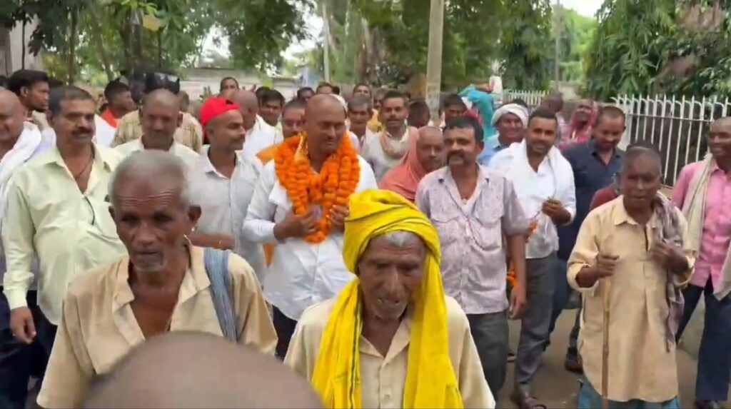 सतौआ पंचायत में मोतियों की माला ने बिखेरे जीत के मोती – रूपलाल प्रसाद बने पैक्स अध्यक्ष 3 1000792974